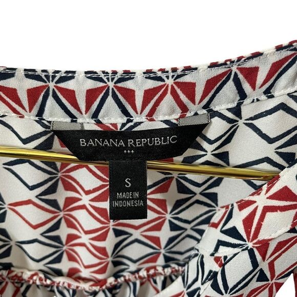 Banana Republic Factory Geometric Short Sleeve Blouse Size Small - Picture 3 of 7